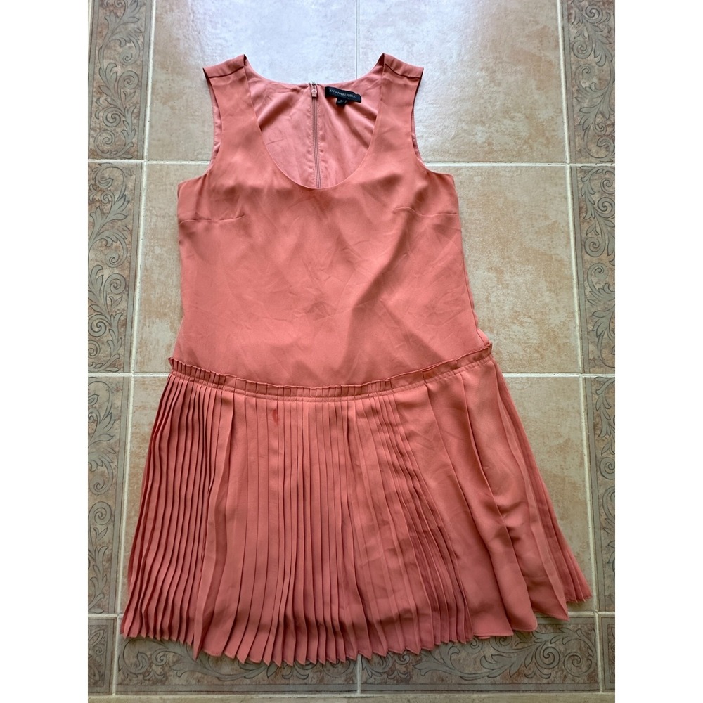 Banana Republic Pleated Drop sleeveless Salmon color Dress sz 2
